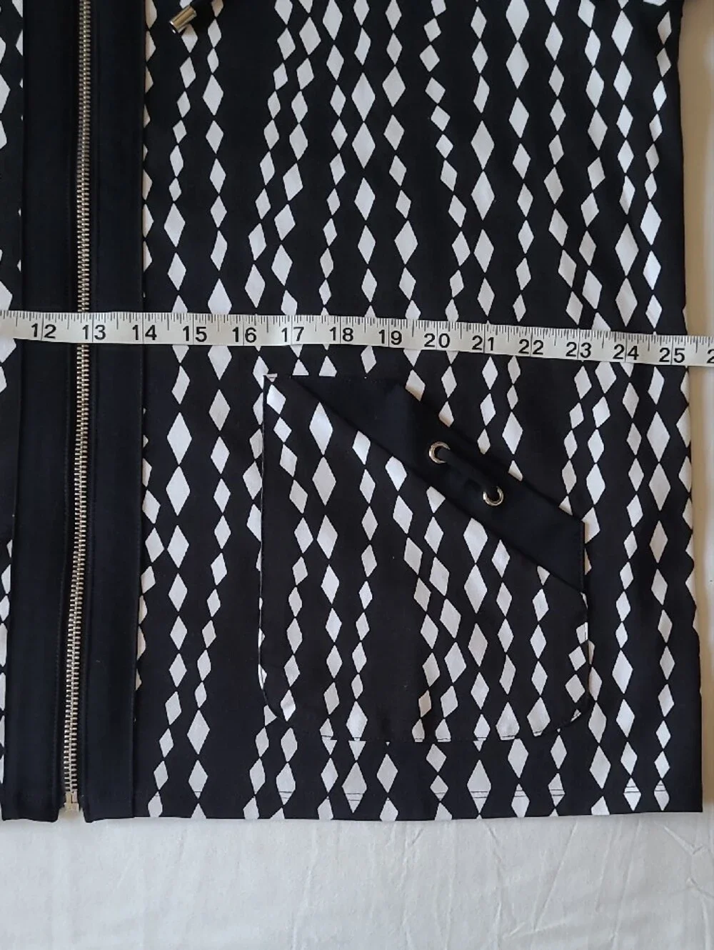 Chico's Black & White Diamond Rain Zip Jacket. Sz. XXL. NWOT.